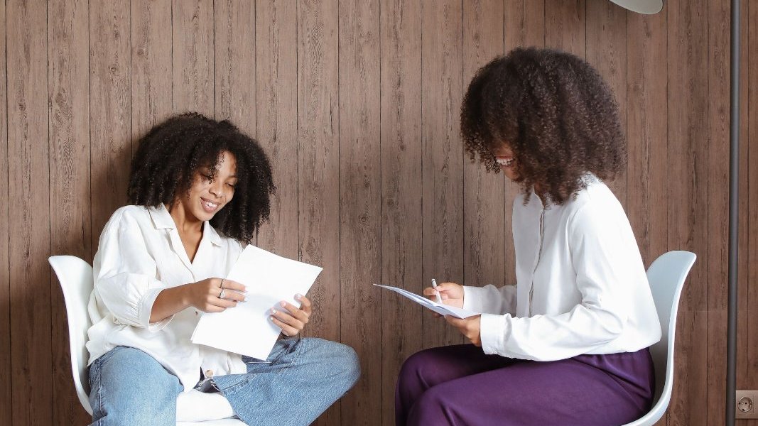 A group discussion about evaluation findings