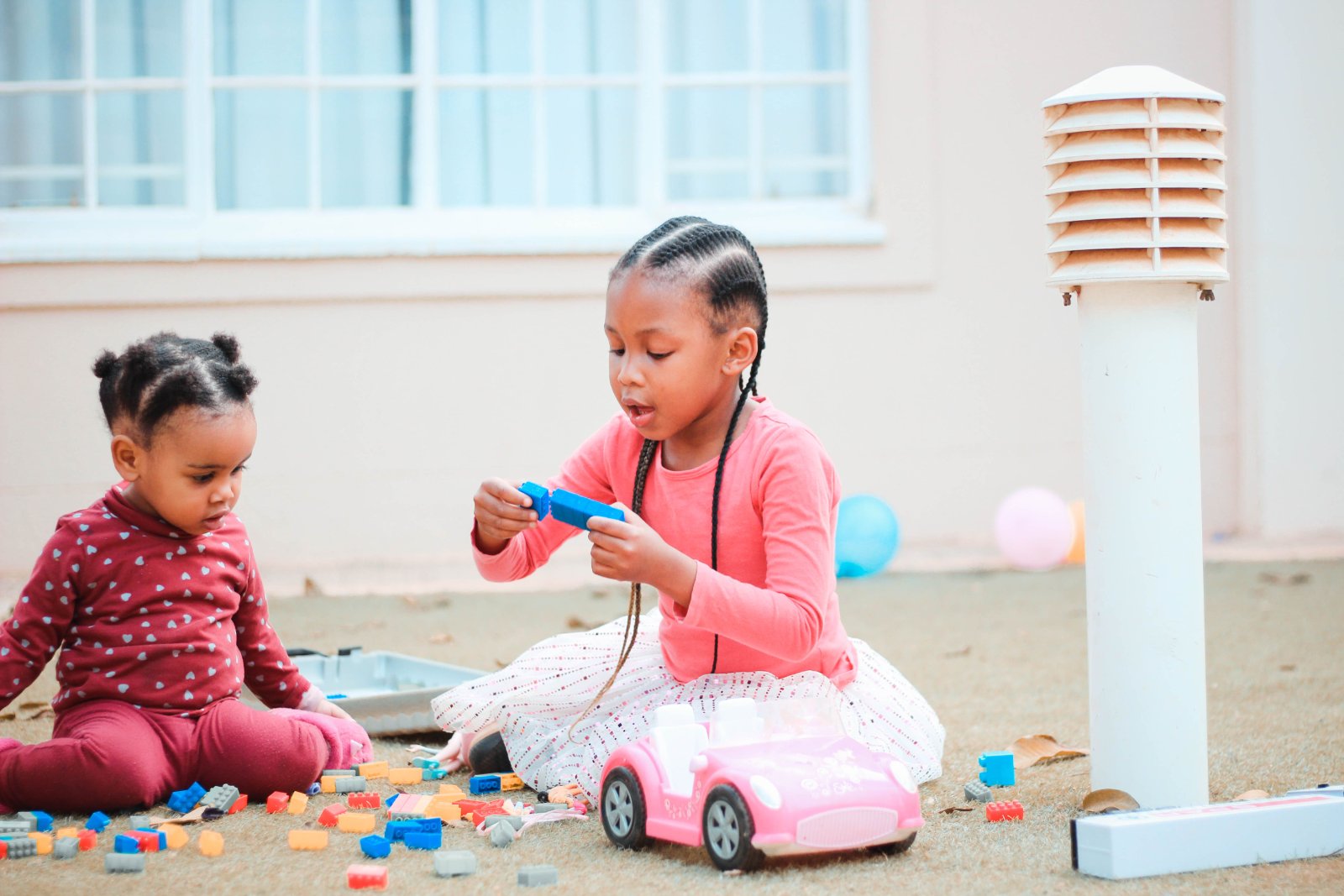 Psychologist interacting with a Black girl during an autism evaluation.